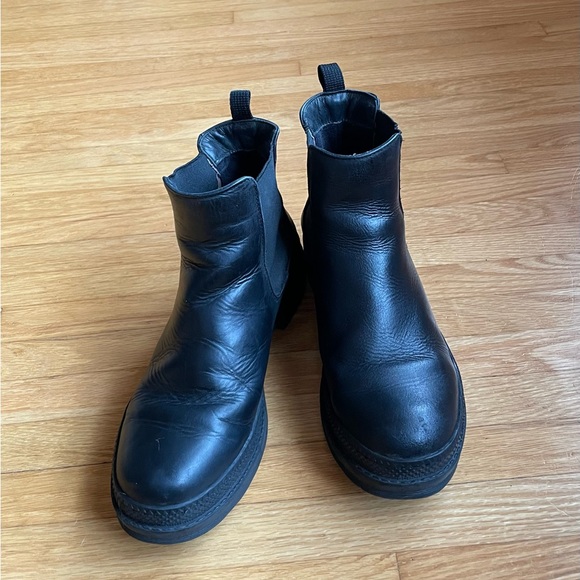 Artica Black Chelsea Ankle Boots.  Size 37, Size 7 US. Good used conditi… - Picture 2 of 7